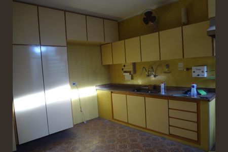 Casa à venda com 228m², 3 quartos e 5 vagas
