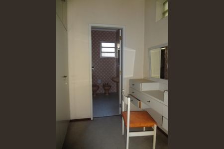 Casa à venda com 228m², 3 quartos e 5 vagas