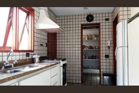 Casa à venda com 292m², 4 quartos e 4 vagas