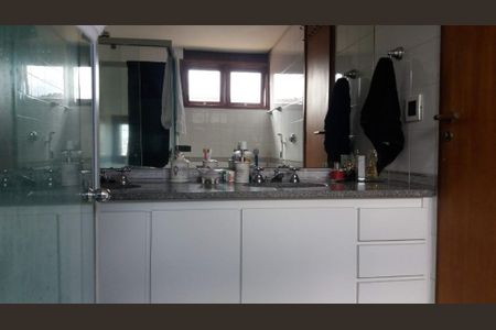Casa à venda com 292m², 4 quartos e 4 vagas