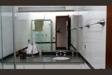 Casa à venda com 292m², 4 quartos e 4 vagas