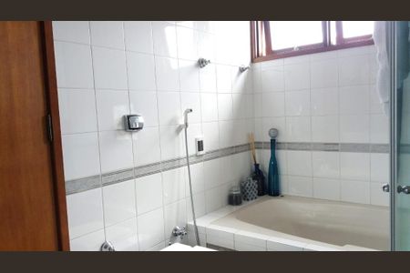 Casa à venda com 292m², 4 quartos e 4 vagas