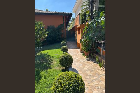 Casa de condomínio à venda com 560m², 4 quartos e 3 vagas Casa de condomínio à venda com 560m², 4 quartos e 3 vagasÁrea Externa