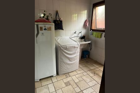 Casa de condomínio à venda com 560m², 4 quartos e 3 vagas Casa de condomínio à venda com 560m², 4 quartos e 3 vagasÁrea de Serviço