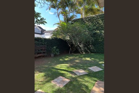 Casa de condomínio à venda com 560m², 4 quartos e 3 vagas Casa de condomínio à venda com 560m², 4 quartos e 3 vagasÁrea Externa