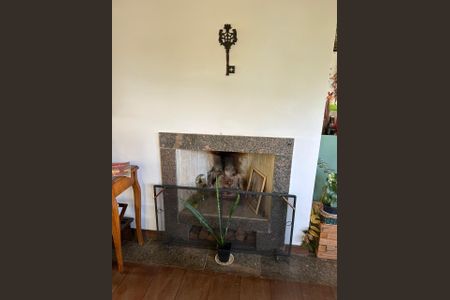 Casa de condomínio à venda com 560m², 4 quartos e 3 vagas Casa de condomínio à venda com 560m², 4 quartos e 3 vagasSala