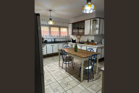 Casa de condomínio à venda com 560m², 4 quartos e 3 vagas Casa de condomínio à venda com 560m², 4 quartos e 3 vagasCozinha