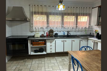 Casa de condomínio à venda com 560m², 4 quartos e 3 vagas