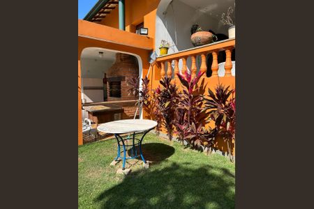 Casa de condomínio à venda com 560m², 4 quartos e 3 vagas Casa de condomínio à venda com 560m², 4 quartos e 3 vagasÁrea Externa