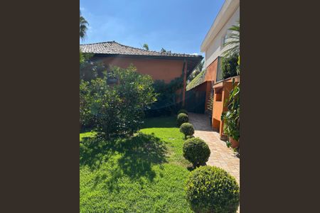 Casa de condomínio à venda com 560m², 4 quartos e 3 vagas Casa de condomínio à venda com 560m², 4 quartos e 3 vagasÁrea Externa
