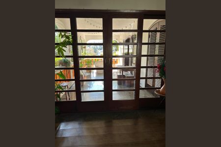 Casa de condomínio à venda com 560m², 4 quartos e 3 vagas Casa de condomínio à venda com 560m², 4 quartos e 3 vagasSala