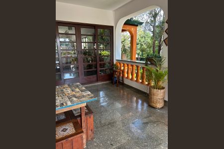 Casa de condomínio à venda com 560m², 4 quartos e 3 vagas Casa de condomínio à venda com 560m², 4 quartos e 3 vagasÁrea Externa