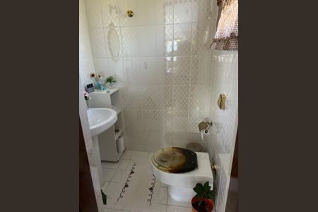 Casa de condomínio à venda com 560m², 4 quartos e 3 vagas Casa de condomínio à venda com 560m², 4 quartos e 3 vagasBanheiro 5