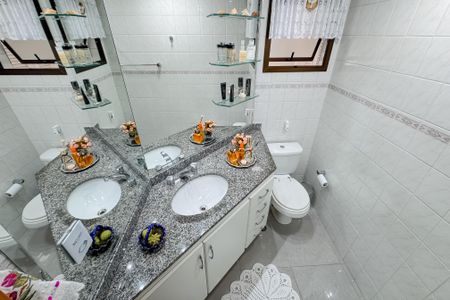Apartamento à venda com 81m², 2 quartos e 1 vaga Apartamento à venda com 81m², 2 quartos e 1 vagaBanheiro Corredor