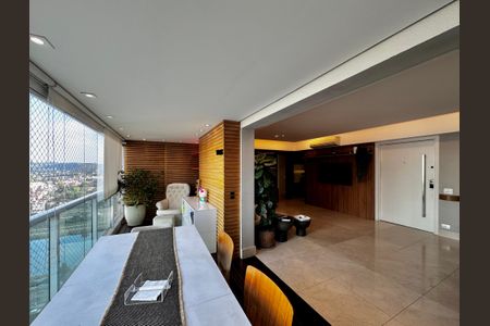 Apartamento à venda com 145m², 3 quartos e 2 vagas Apartamento à venda com 145m², 3 quartos e 2 vagasVaranda