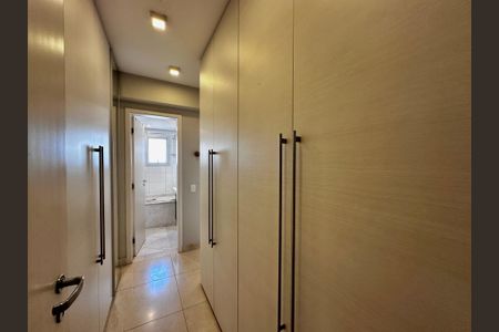 Apartamento à venda com 145m², 3 quartos e 2 vagas Apartamento à venda com 145m², 3 quartos e 2 vagasCloset Suíte 3
