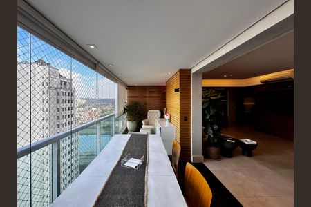 Apartamento à venda com 145m², 3 quartos e 2 vagas Apartamento à venda com 145m², 3 quartos e 2 vagasVaranda