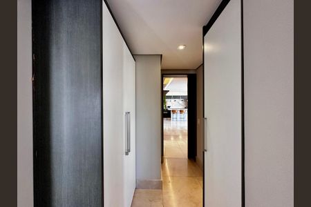 Apartamento à venda com 145m², 3 quartos e 2 vagas Apartamento à venda com 145m², 3 quartos e 2 vagasCorredor para os Quartos