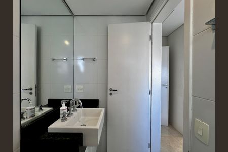 Apartamento à venda com 145m², 3 quartos e 2 vagas Apartamento à venda com 145m², 3 quartos e 2 vagasBanheiro Suíte 2