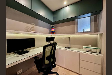 Apartamento à venda com 145m², 3 quartos e 2 vagas Apartamento à venda com 145m², 3 quartos e 2 vagasEscritório