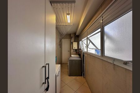 Apartamento à venda com 145m², 3 quartos e 2 vagas Apartamento à venda com 145m², 3 quartos e 2 vagasÁrea de Serviço