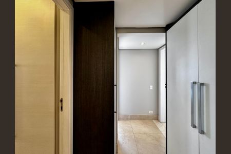 Apartamento à venda com 145m², 3 quartos e 2 vagas Apartamento à venda com 145m², 3 quartos e 2 vagasCorredor para os Quartos