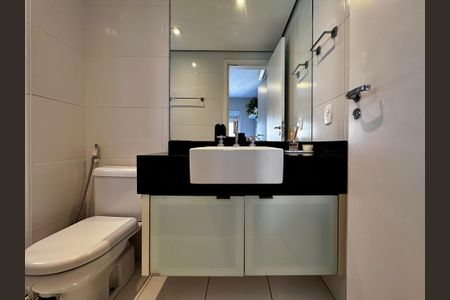 Apartamento à venda com 145m², 3 quartos e 2 vagas Apartamento à venda com 145m², 3 quartos e 2 vagasBanheiro Suíte 1