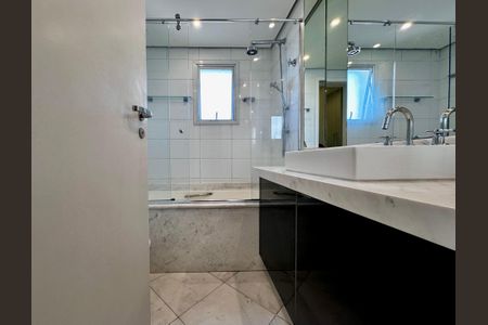 Apartamento à venda com 145m², 3 quartos e 2 vagas Apartamento à venda com 145m², 3 quartos e 2 vagasBanheiro Suíte 3