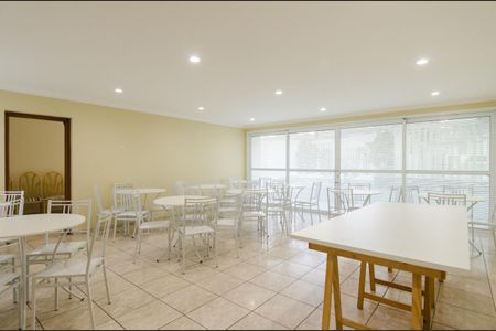 Apartamento à venda com 82m², 3 quartos e 2 vagas Apartamento à venda com 82m², 3 quartos e 2 vagasÁrea comum - Salão de festas