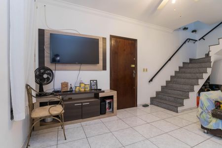 Casa à venda com 180m², 3 quartos e 2 vagas Casa à venda com 180m², 3 quartos e 2 vagasSala