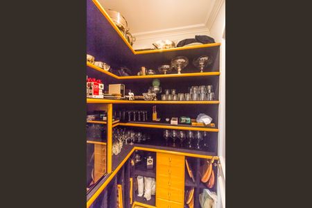 Casa à venda com 790m², 4 quartos e 6 vagasAdega