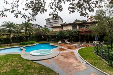 Casa à venda com 790m², 4 quartos e 6 vagasPiscina