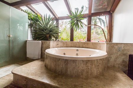 Casa à venda com 790m², 4 quartos e 6 vagasBanheiro da Suíte 1