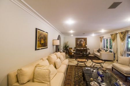 Casa à venda com 790m², 4 quartos e 6 vagasSala