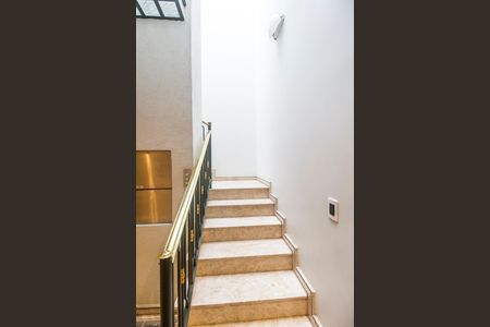 Casa à venda com 790m², 4 quartos e 6 vagasEscada