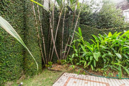 Casa à venda com 790m², 4 quartos e 6 vagasQuintal