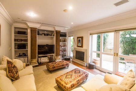 Casa à venda com 790m², 4 quartos e 6 vagasSala de TV