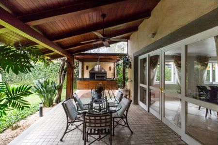 Casa à venda com 790m², 4 quartos e 6 vagasQuintal