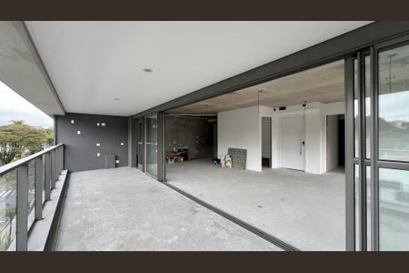 Apartamento à venda com 210m², 3 quartos e 3 vagas Apartamento à venda com 210m², 3 quartos e 3 vagasVaranda