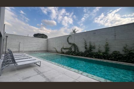 Apartamento à venda com 210m², 3 quartos e 3 vagas Apartamento à venda com 210m², 3 quartos e 3 vagasPiscina