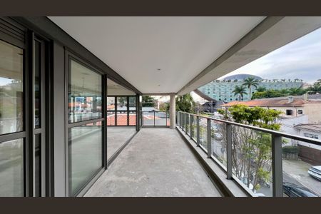 Apartamento à venda com 210m², 3 quartos e 3 vagas Apartamento à venda com 210m², 3 quartos e 3 vagasVaranda