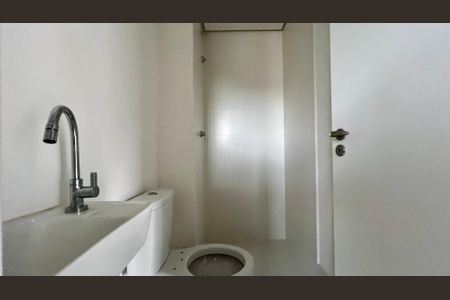 Apartamento à venda com 210m², 3 quartos e 3 vagas Apartamento à venda com 210m², 3 quartos e 3 vagasBanheiro de serviço