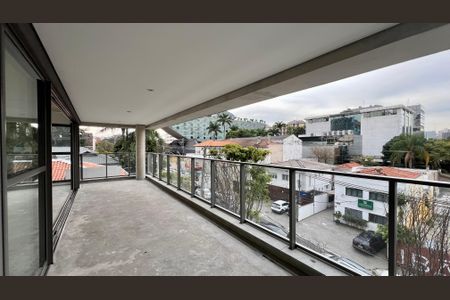 Apartamento à venda com 210m², 3 quartos e 3 vagas Apartamento à venda com 210m², 3 quartos e 3 vagasVaranda