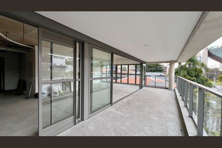 Apartamento à venda com 210m², 3 quartos e 3 vagas Apartamento à venda com 210m², 3 quartos e 3 vagasVaranda