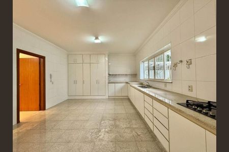 Casa à venda com 202m², 3 quartos e 3 vagas