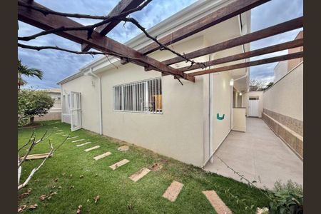 Casa à venda com 202m², 3 quartos e 3 vagas