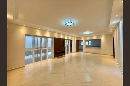 Casa à venda com 202m², 3 quartos e 3 vagas