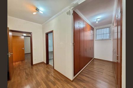 Casa à venda com 202m², 3 quartos e 3 vagas