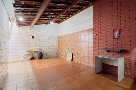 Casa à venda com 323m², 3 quartos e 3 vagas Casa à venda com 323m², 3 quartos e 3 vagasÁrea de Serviço