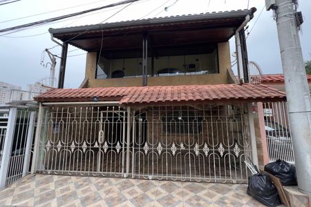 Casa à venda com 323m², 3 quartos e 3 vagas Casa à venda com 323m², 3 quartos e 3 vagasFachada